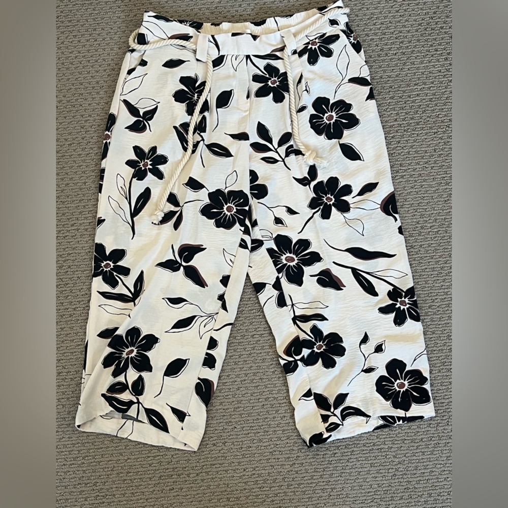 Jules & Leopold Black and White Floral Ankle Pants